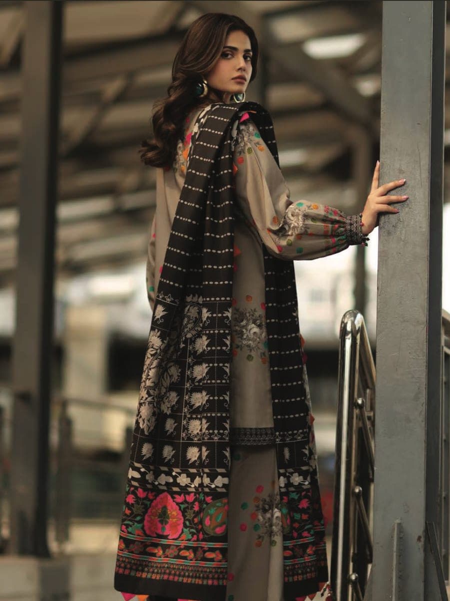 Pakistani Three Piece 31 — detail view